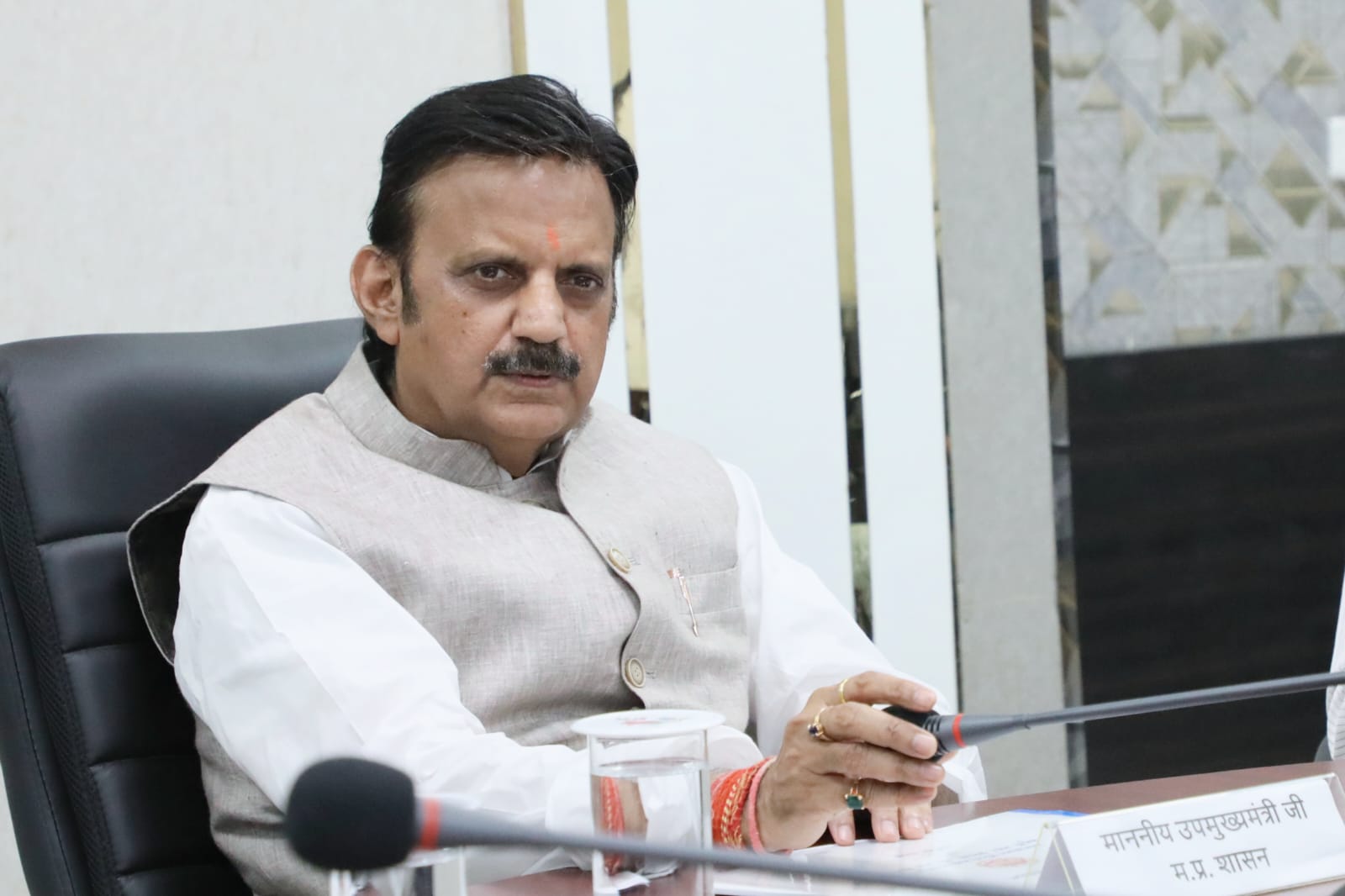 गर्भवती महिला को एंबुलेंस सुविधा उपलब्ध कराने में देरी पर उपमुख्यमंत्री ने दिए कार्रवाई के आदेश