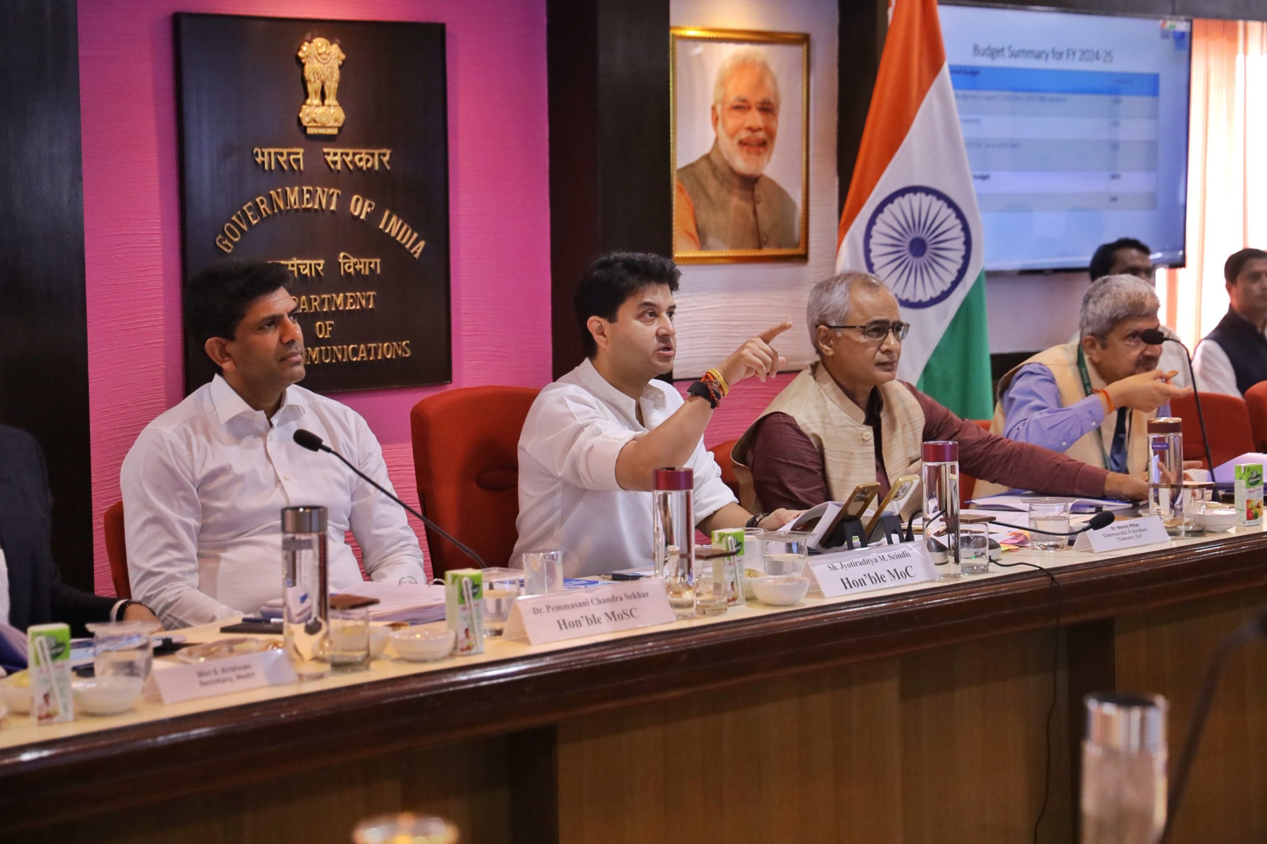 सरकार देश में इलेक्ट्रॉनिक्स विनिर्माण के विकास के लिए प्रतिबद्धः ज्योतिरादित्य सिंधिया