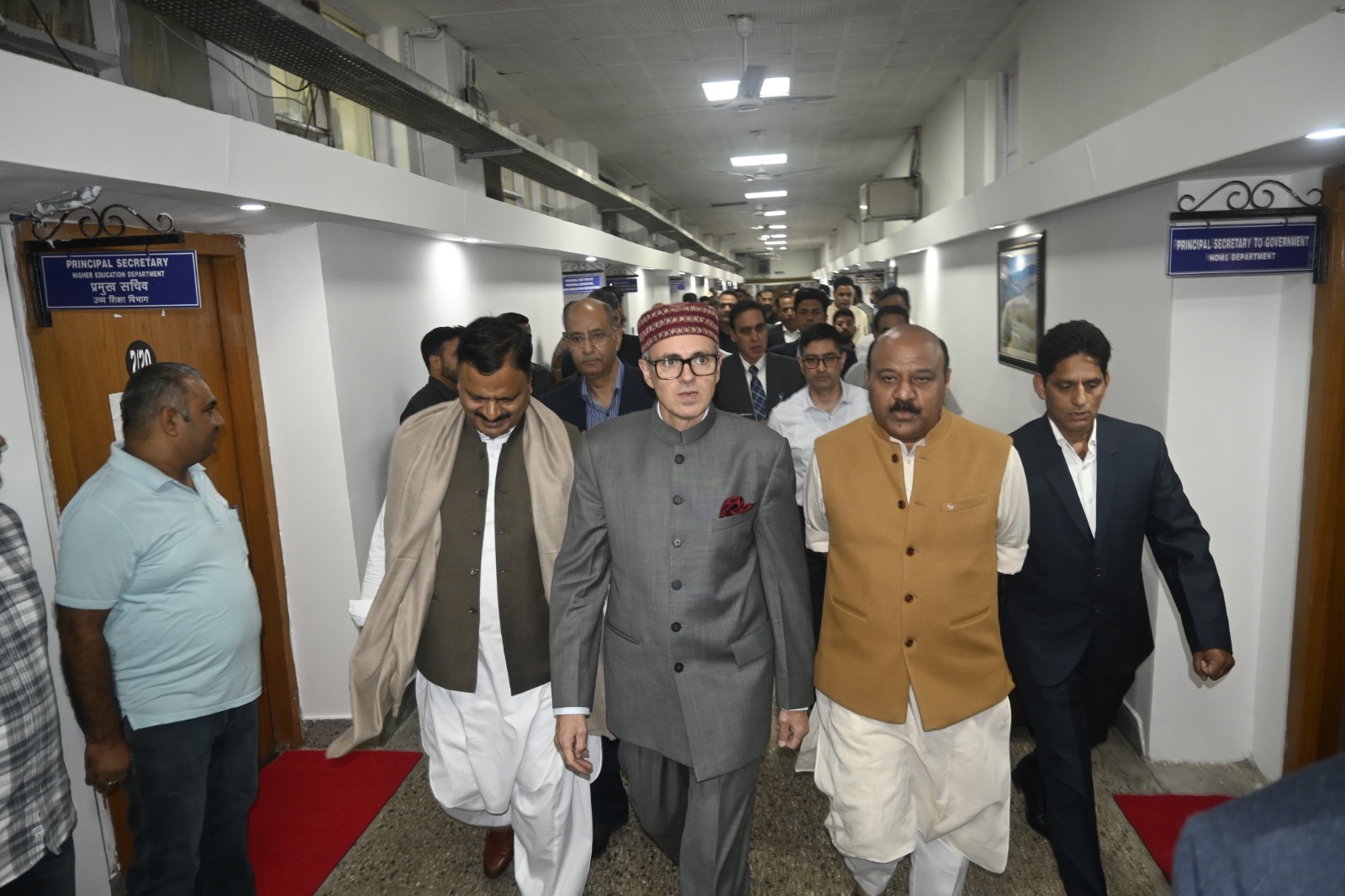 जम्मू-कश्मीर में मुख्यमंत्री उमर अब्दुल्ला ने शीतकालीन राजधानी जम्मू सिविल सचिवालय से काम करना शुरू किया