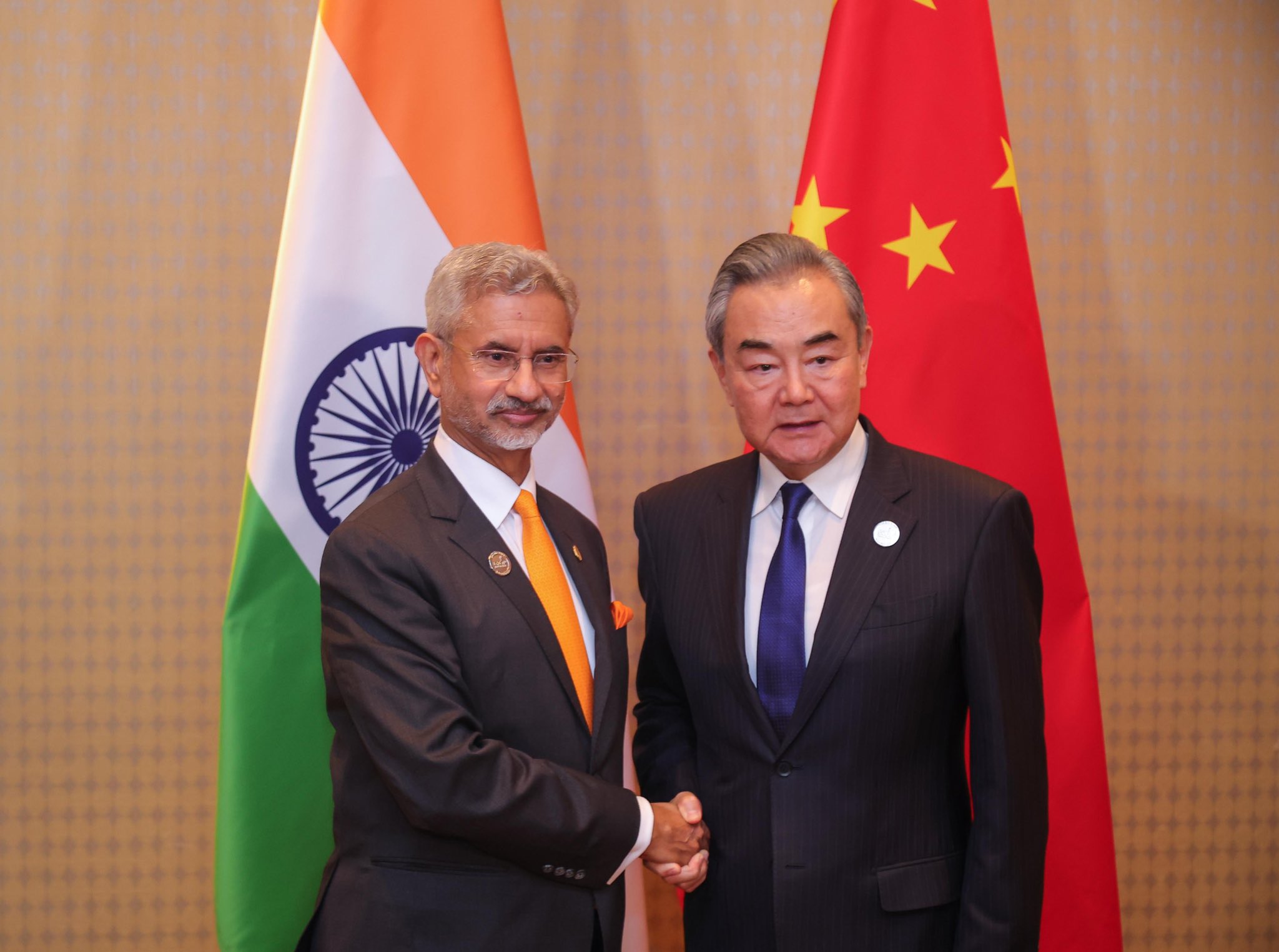 विदेश मंत्री डॉ. एस जयशंकर और चीनी समकक्ष वांग यी ने जी-20 शिखर सम्मेलन के दौरान बैठक की