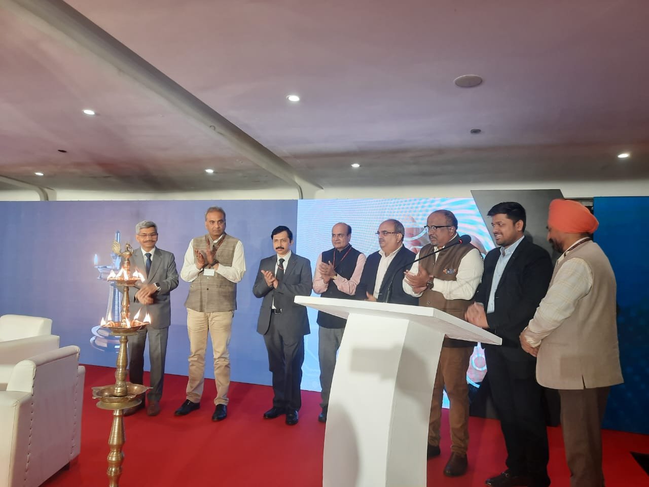 प्रसार भारती, रेलटेल और प्लेबॉक्स टीवी ने आपसी सहयोग के माध्यम से रेलवायर ब्रॉडबैंड पर स्वतंत्रता योजना शुरू करने का निर्णय लिया