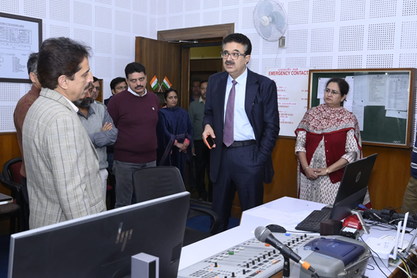 प्रसार भारती के अध्यक्ष नवनीत कुमार सहगल ने चंडीगढ़ में दूरदर्शन और आकाशवाणी केन्द्र का किया दौरा