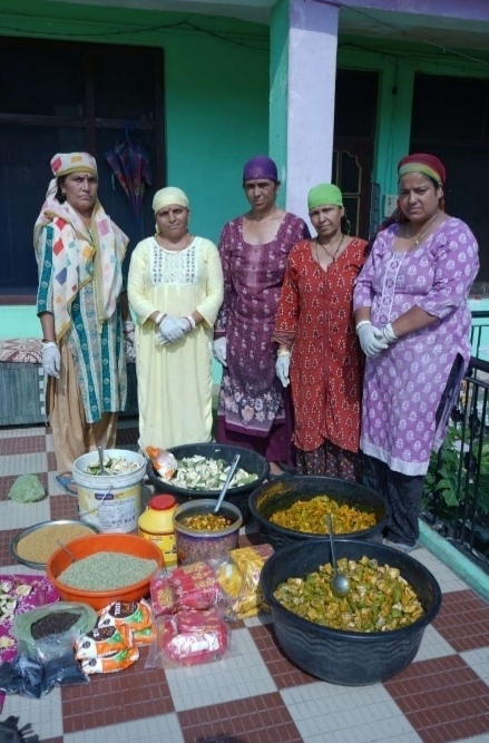 अचार, चंबा चुख, पापड़ तथा बड़ियां इत्यादि बनाकर प्रत्येक महिला कमा रही  15 से 20 हजार रुपए सालाना
