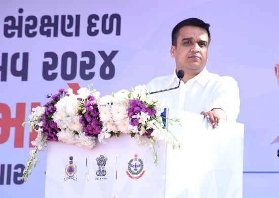 ગાંધીનગરમાં હોમગાર્ડઝ અને નાગરિક સંરક્ષણ દળ રાજ્ય કક્ષાના રમતોત્સવ-૨૦૨૪ને ગૃહરાજ્યમંત્રી હર્ષ સંઘવીએ આજે ખુલ્લો મૂક્યો
