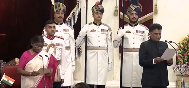 के. संजय मूर्ति ने नियंत्रक और महालेखा परीक्षक के रूप में शपथ ली