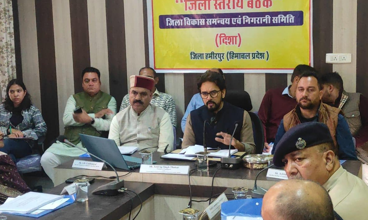 स्कीमों के बेहतर क्रियान्वयन के लिए फीडबैक भी दें अधिकारी: सांसद अनुराग सिंह ठाकुर