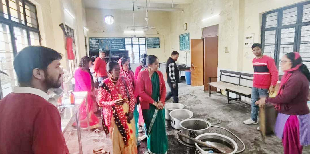 चमोली जिले में कृषि और उद्यान विभाग ने सारकोट गांव की महिलाओं को नैनो पैकेजिंग यूनिट का प्रशिक्षण दिया