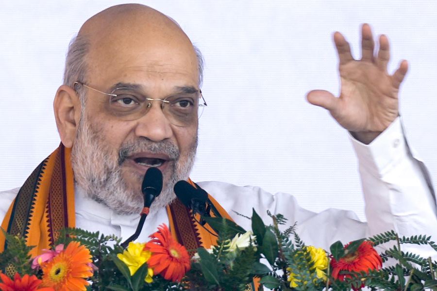 भारतीय जनता पार्टी के वरिष्ठ नेता और गृह मंत्री अमित शाह ने आम आदमी पार्टी पर दिल्ली में भ्रष्टाचार करने और वादे पूरे न करने का आरोप लगाया