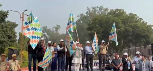 ब‍िजली मंत्री मंत्री मनोहर लाल ने नई दिल्‍ली में विद्युत वाहन रैली को हरी झंडी दिखाई