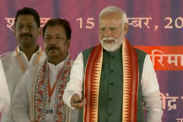जनजाती गौरव दिनानिमित्त प्रधानमंत्र्यांच्या हस्ते अनेक विकासकामांचं उद्घाटन आणि पायाभरणी केली