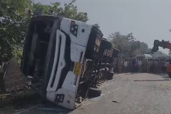 Tragic Overspeeding Leads to Fatal Bus Accident in Gondia