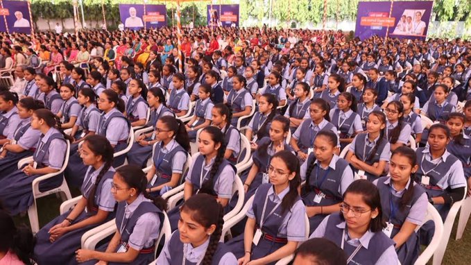 નમો લક્ષ્મી યોજના’ હેઠળ રાજ્યમાં અત્યાર સુધીમાં 10 લાખ વિદ્યાર્થીનીઓને 138 કરોડ રૂપિયાની સહાય આપવામાં આવી