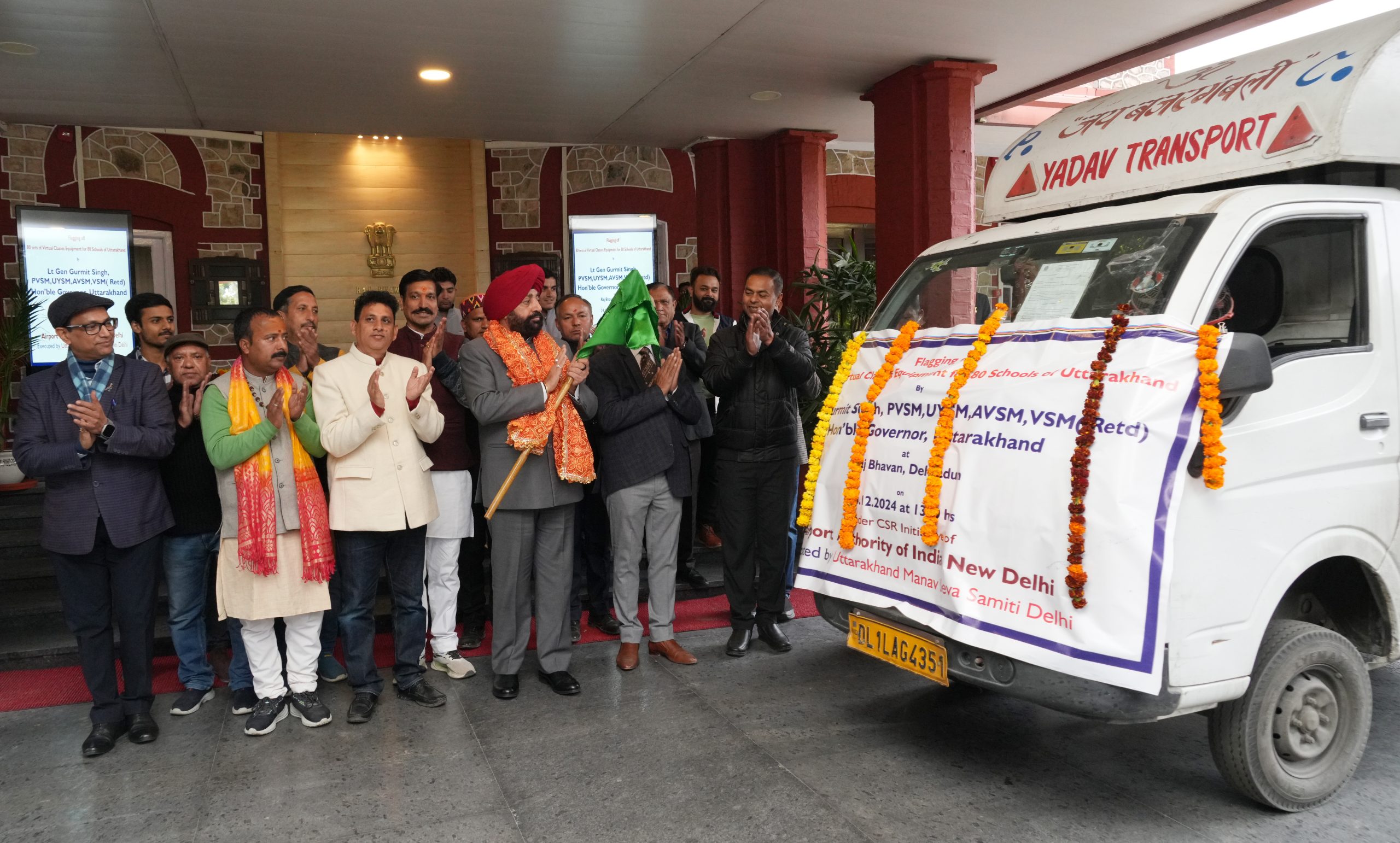 राज्यपाल ने राजभवन से प्रदेश के 80 सरकारी विद्यालयों के लिए डिजिटल शिक्षण सामग्री के एक विशेष वाहन को रवाना किया।