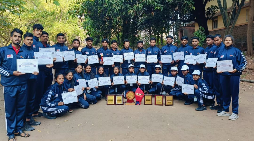 केन्द्र सरकार द्वारा माओवाद प्रभावित क्षेत्रों के आदिवासी बच्चों को देश के बड़े शहरों का कराया जा रहा है भ्रमण