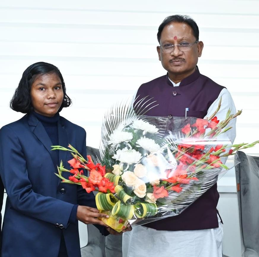 प्रधानमंत्री राष्ट्रीय बाल पुरस्कार से सम्मानित हेमबती नाग ने मुख्यमंत्री विष्णुदेव साय से की मुलाकात