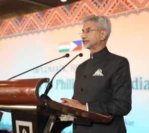 विदेश मंत्री डॉ. एस. जयशंकर और रूस के विदेश मंत्री ने आज मॉस्को में बैठक के दौरान द्विपक्षीय संबंधों के संपूर्ण पहलुओं की समीक्षा की