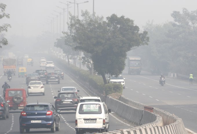 राष्ट्रीय राजधानी दिल्ली में वायु गुणवत्ता खराब श्रेणी में बनी हुई है