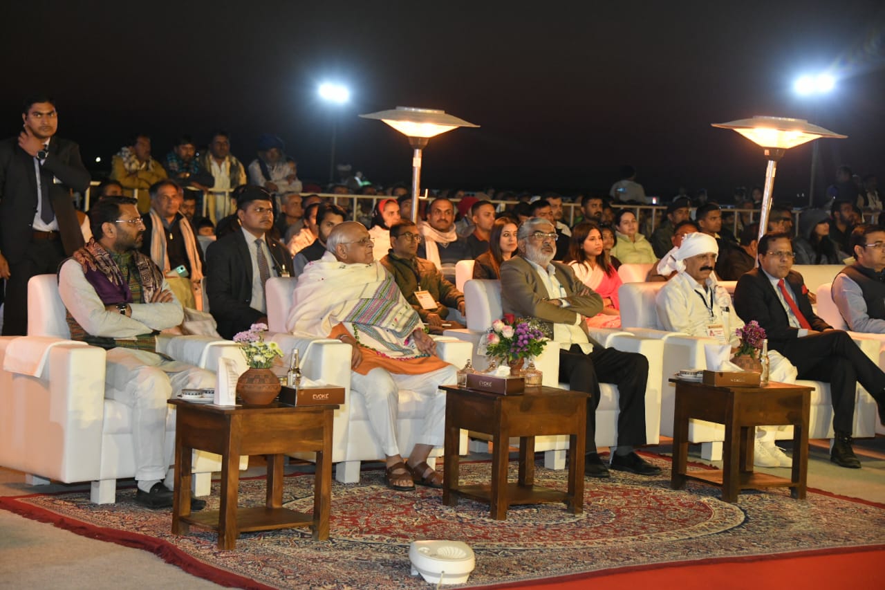 गुजरात: मुख्यमंत्री भूपेन्‍द्र पटेल ने कच्छ में पर्यटन को बढ़ावा देने के लिए रेगिस्तान पर्यटन सर्किट स्थापित करने की योजना का अनावरण किया