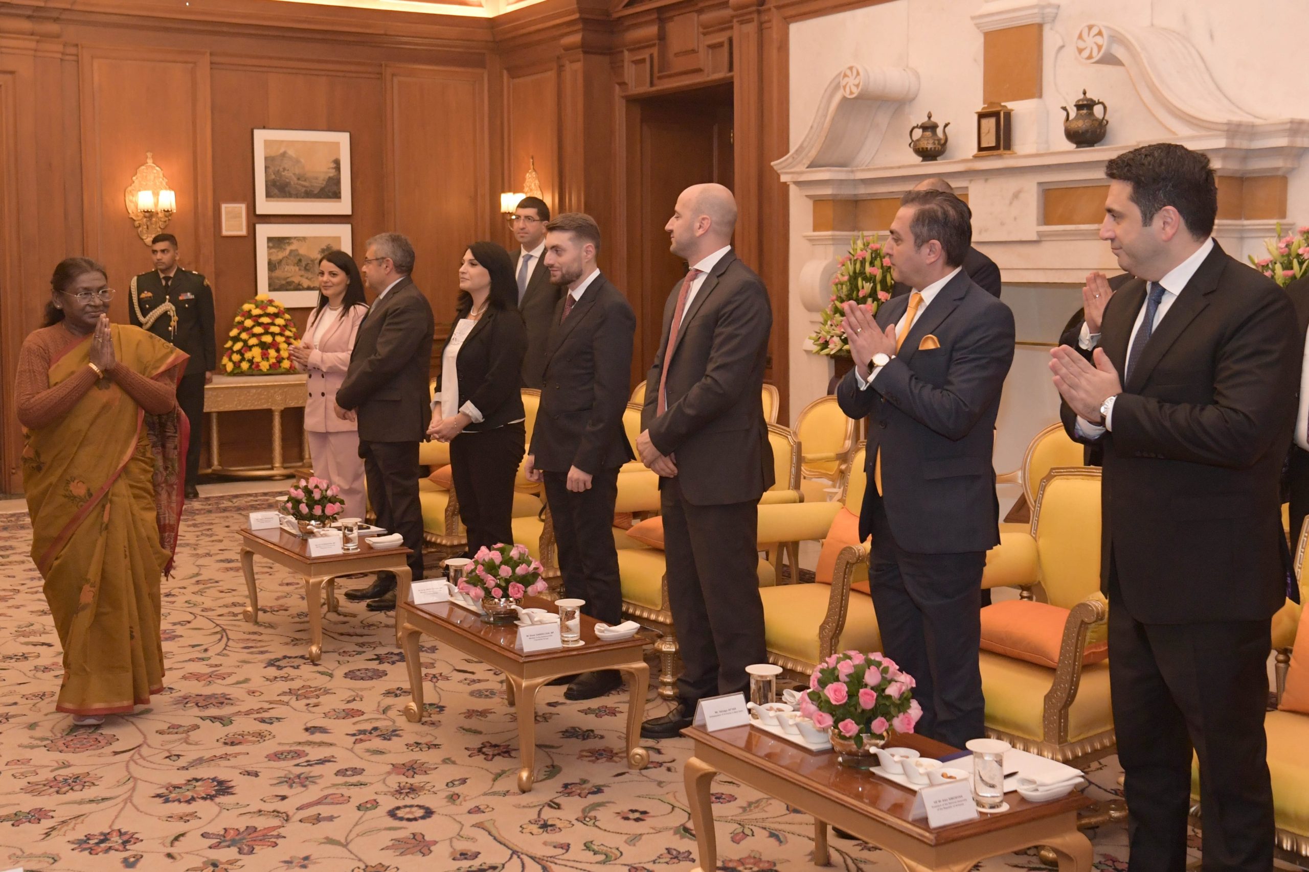 आर्मेनिया-गणराज्‍य के संसदीय-प्रतिनिधिमंडल ने राष्‍ट्रपति-भवन में राष्‍ट्रपति द्रौपदी मुर्मु से भेंट की