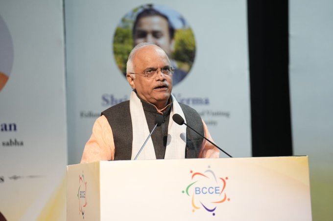देश में विभिन्न राज्य-प्रदूषण नियंत्रण-बोर्डों और प्रदूषण नियंत्रण-समितियों ने 3,519 अत्यधिक प्रदूषण करने वाले उद्योगों की पहचान की
