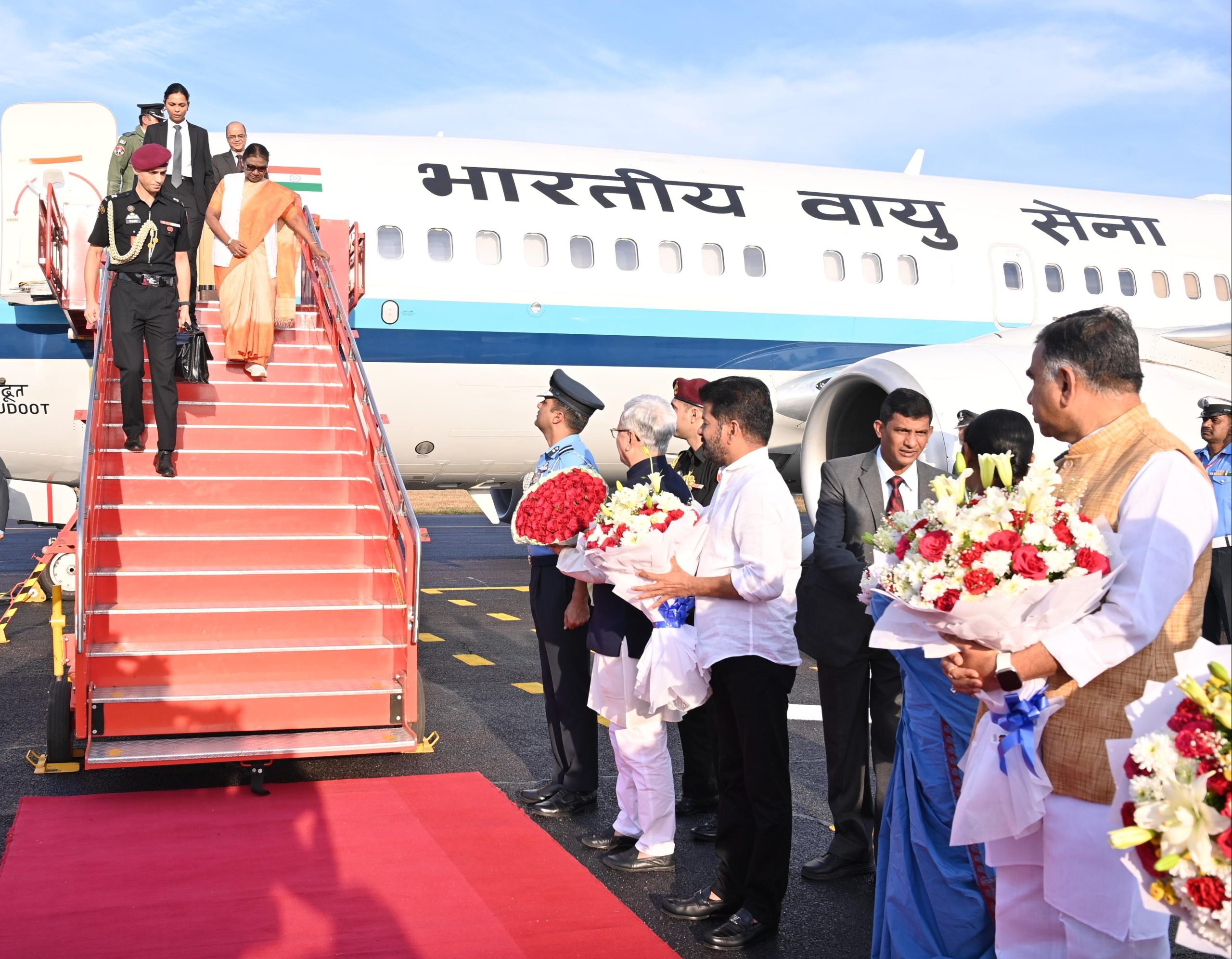 दक्षिण-भारत की पांँच-दिवसीय यात्रा के दौरान हैदराबाद के बोलारम में  राष्‍ट्रपति निलेयम पहुंँचीं राष्‍ट्रपति द्रौपदी मुर्मु