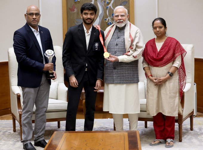 शतरंज चैंपियन डी गुकेश ने प्रधानमंत्री नरेंद्र मोदी से मुलाकात की