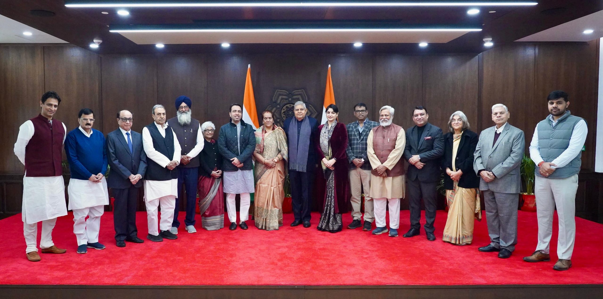 उपराष्‍ट्रपति जगदीप धनखड़ ने नई दिल्ली में चौधरी चरण सिंह पुरस्कार, 2024 के विजेताओं के साथ बातचीत की