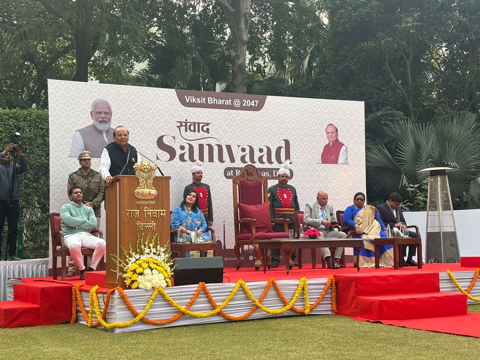 दिल्ली के उपराज्‍यपाल विनय कुमार सक्‍सेना ने संवाद की श्रृंखला में सांसद बांसुरी स्वराज के साथ 600 से अधिक वरिष्ठ नागरिकों से बातचीत की
