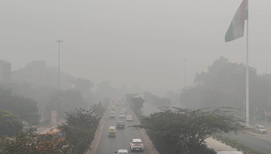 Delhi’s Air Quality Remains ‘Very Poor’ with AQI Surpassing 350