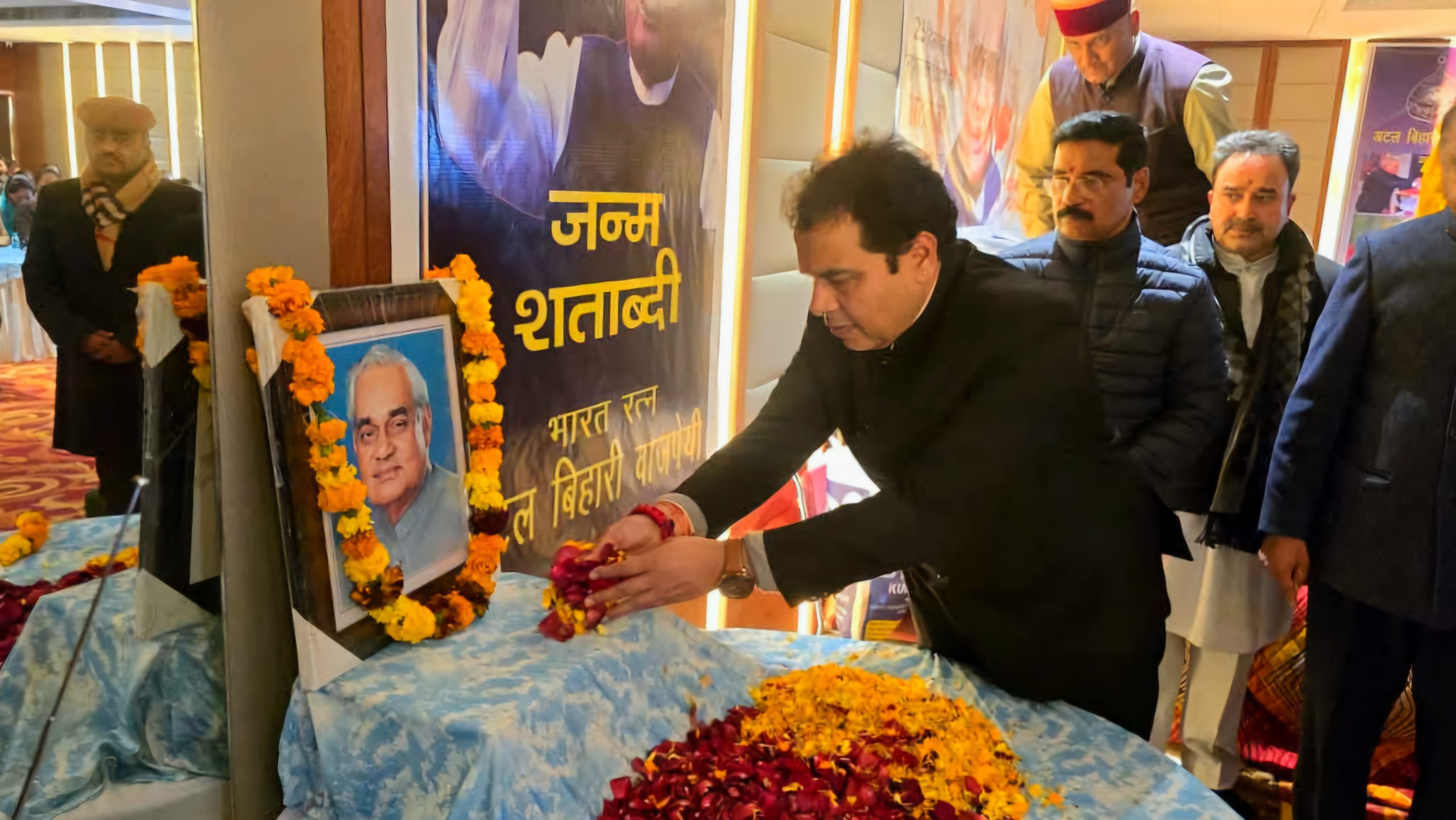 भाजपा कसौली एवं धर्मपुर मंडल के सुशासन दिवस का संयुक्त कार्यक्रम सूर्य होटल सनवारा धर्मपुर में आयोजित किया गया