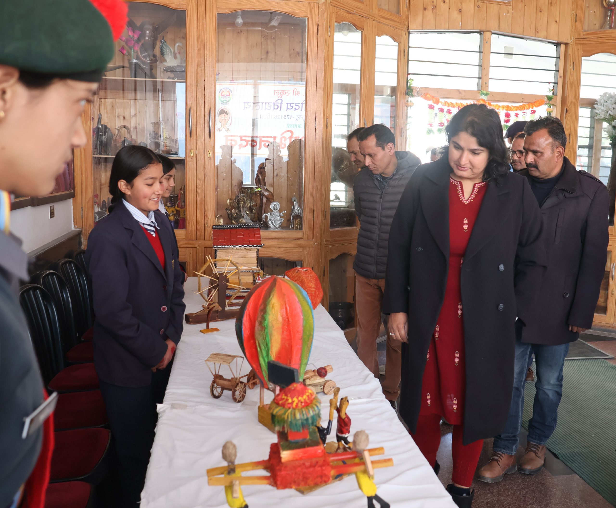 उपायुक्त कुल्लू तोरूल एस रवीश ने पीएमश्री जवाहर नवोदय विद्यालय कुल्लू (बंदरोल) के होनहार छात्रों को किया पुरस्कृत