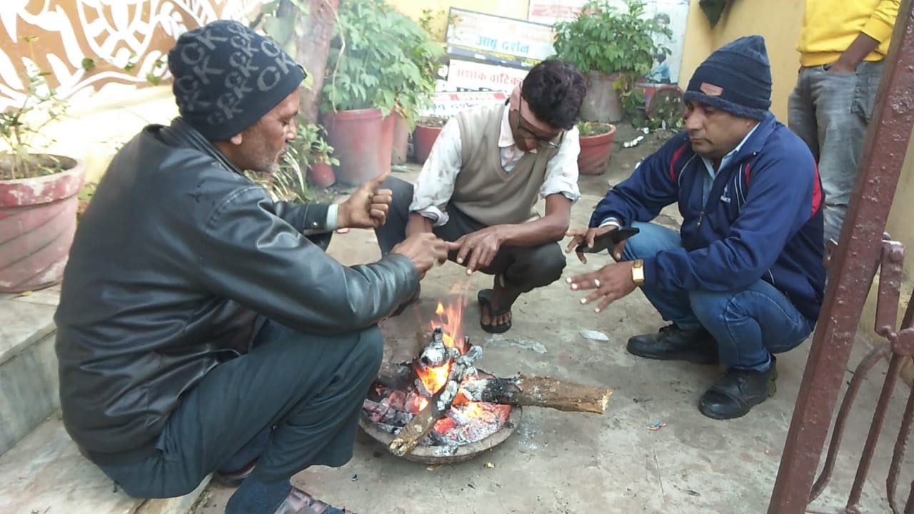 उत्तर भारत में शीत लहर जारी रहने से कई राज्यों के तापमान में गिरावट आई