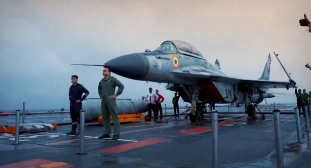 रक्षा मंत्री राजनाथ सिंह ने नौसेना दिवस पर नौसेना कर्मियों और उनके परिजनों को दी शुभकामनाएं