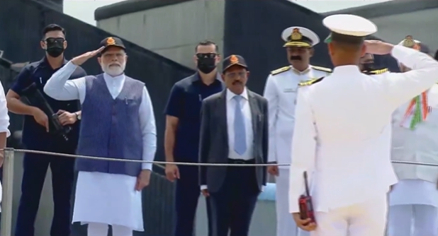प्रधानमंत्री नरेन्‍द्र मोदी ने नौसेना दिवस के अवसर पर जवानों को बधाई दी