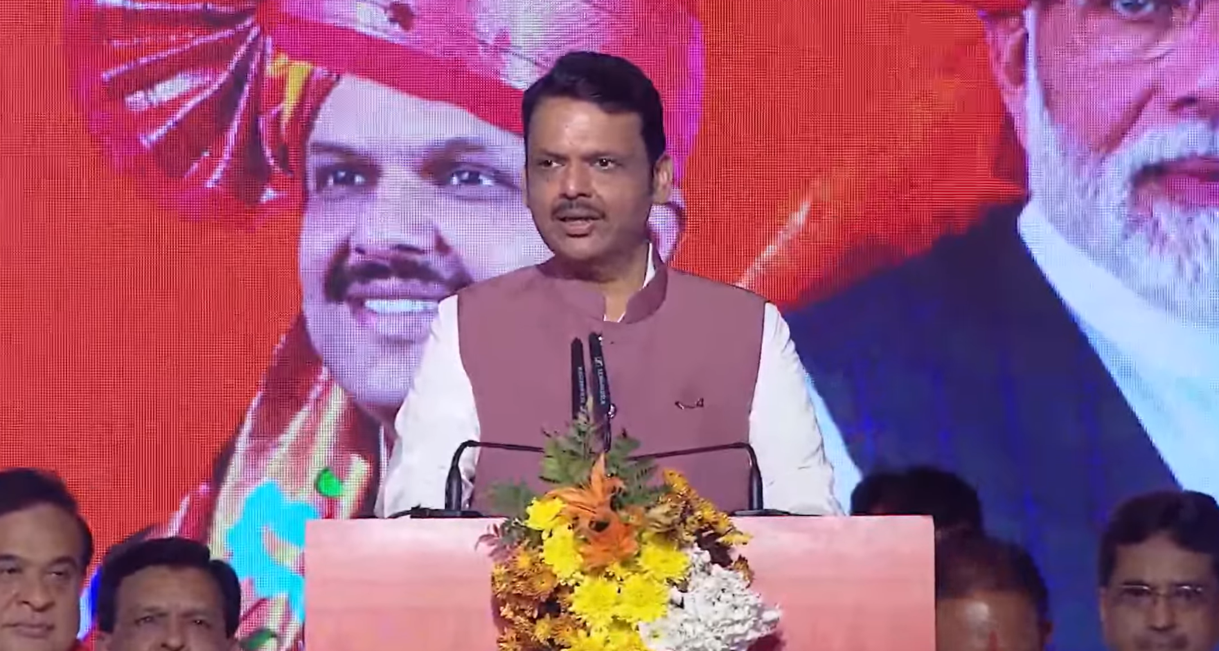 भारतीय जनता पार्टी के नेता देवेंद्र फडणवीस ने आज मुंबई के आजाद मैदान में आयोजित समारोह में महाराष्‍ट्र के मुख्‍यमंत्री पद की शपथ ली