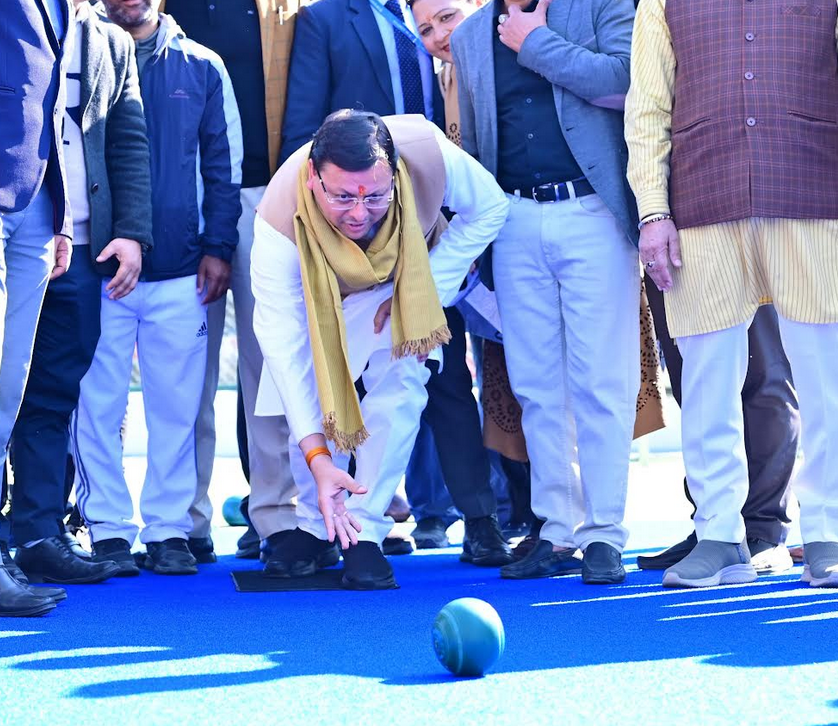 मुख्यमंत्री पुष्कर सिंह धामी ने देहरादून के पवेलियन मैदान में लॉन बॉल कैंप का निरीक्षण किया