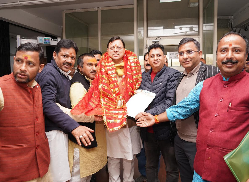 उत्तराखंड चारधाम तीर्थ पुरोहित महापंचायत के सदस्यों और पंडा पुजारियों ने शीतकालीन यात्रा की शुरूआत के लिए मुख्यमंत्री का आभार जताया