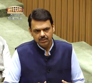 মহাৰাষ্ট্ৰৰ নৱনিৰ্বাচিত চৰকাৰৰ মন্ত্ৰীসকলৰ মাজত দপ্তৰ বিতৰণ