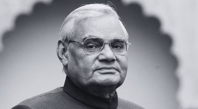 पुद्दुचेरी सरकार ने आज पूर्व प्रधानमंत्री अटल बिहारी वाजपेयी की जयंती मनाई
