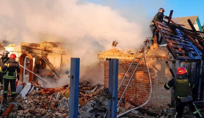 रूस ने यूक्रेन की राजधानी और अन्य क्षेत्रों पर कई मिसाइल और ड्रोन हमले किये