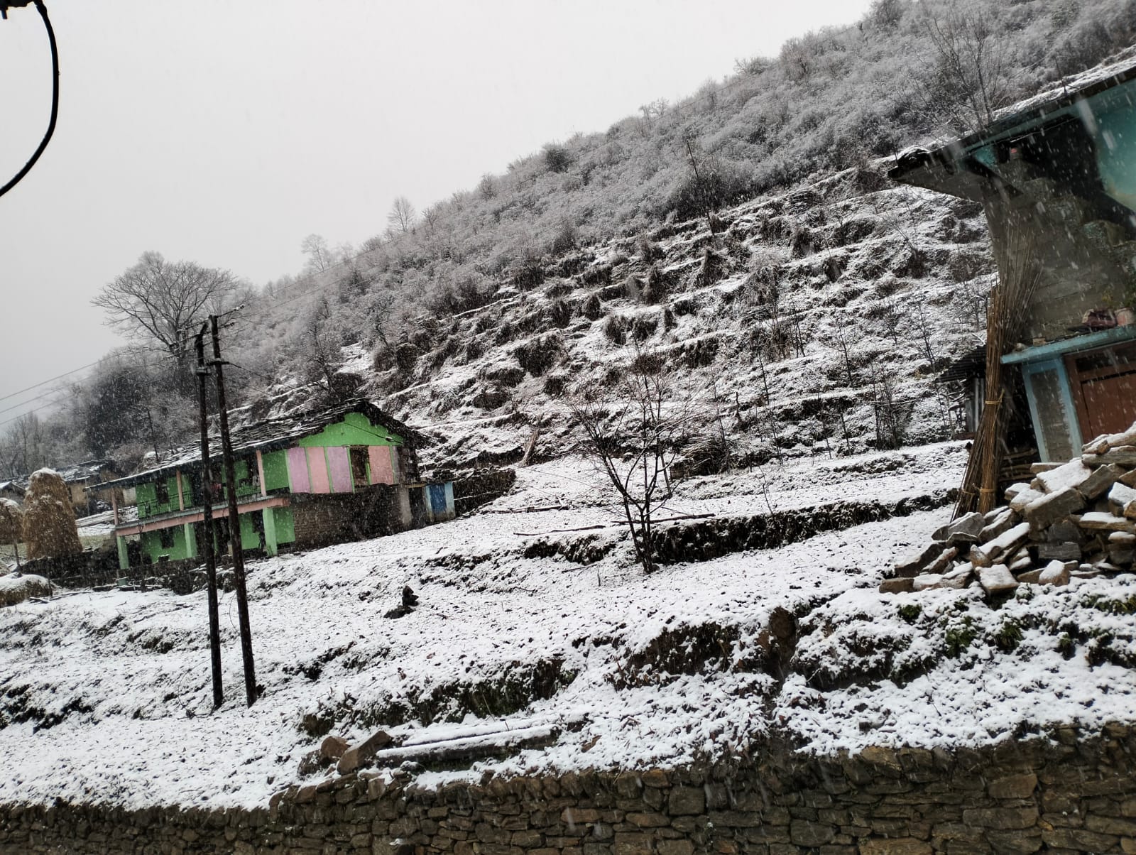 बर्फबारी के बाद उत्तराखंड में ठिठुरन बढ़ी