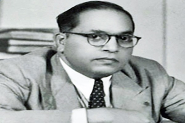 ملک آج مہاپری نروان دِوس پر بھارت رتن ڈاکٹر بی آر امبیڈکر کو اُن کی 69 ویں برسی پر خراج عقیدت پیش کررہا ہے