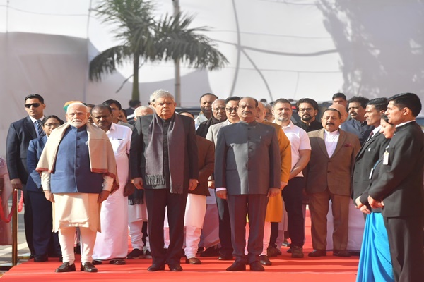 संसद हमले की 23वीं बरसी: उपराष्ट्रपति जगदीप धनखड़, प्रधानमंत्री नरेन्‍द्र मोदी और लोकसभा अध्यक्ष ओम बिरला ने शहीदों को श्रद्धांजलि अर्पित की