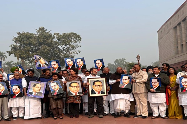 ডক্টর বি আর আম্বেদকার সম্পর্কে স্বরাষ্ট্র মন্ত্রী অমিত শাহের মন্তব্যকে বিরোধীরা বিকৃত করছে বলে সরকার অভিযোগ করেছে।
