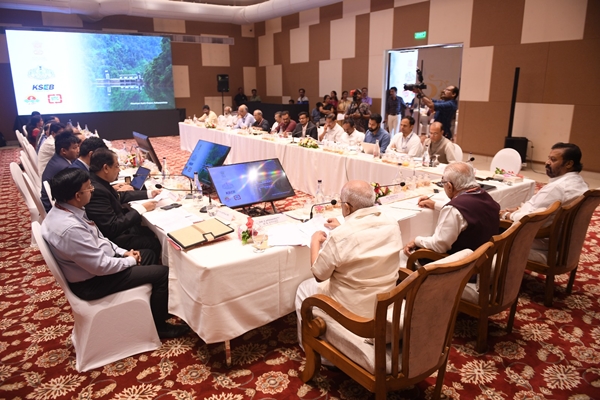 Union Minister Manohar Lal reviews various Power and Urban affairs projects being implemented in Kerala