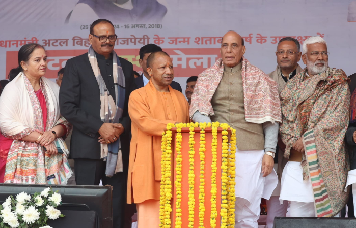 राजनाथ सिंह और योगी आदित्यनाथ ने लखनऊ में अटल युवा महाकुंभ और अटल स्वास्थ्य मेला का उद्घाटन किया