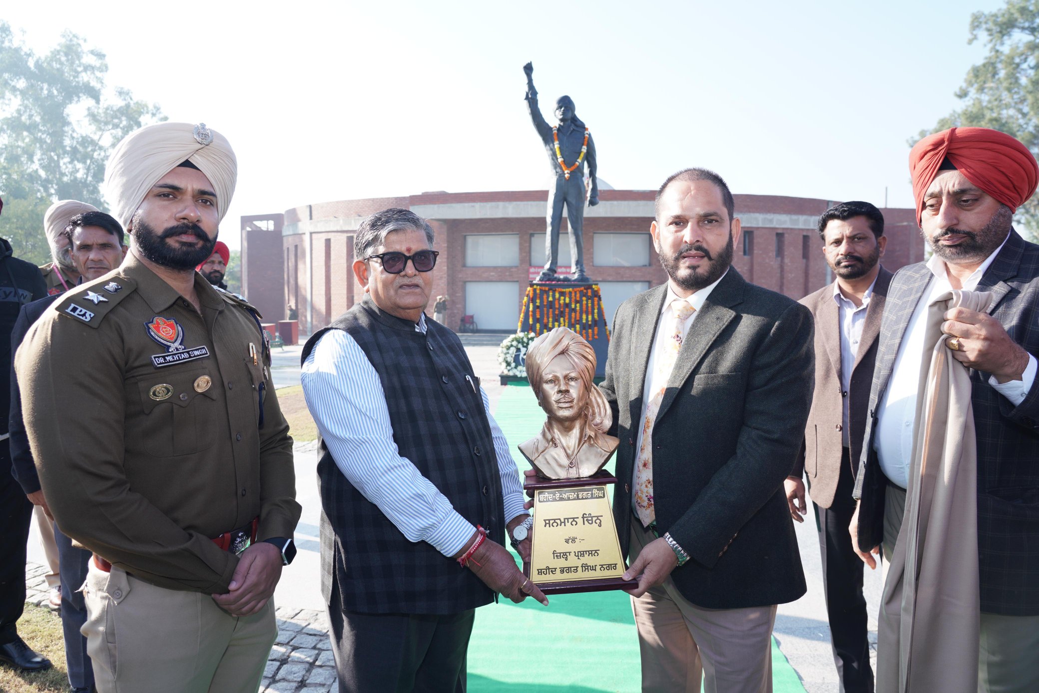 पंजाब: राज्‍यपाल गुलाब चन्‍द कटारिया ने नशा मुक्‍त रंगला पंजाब अभियान के हिस्‍से के रूप में दो दिवसीय पीपुल्‍स वॉक को झंडी दिखाकर रवाना किया