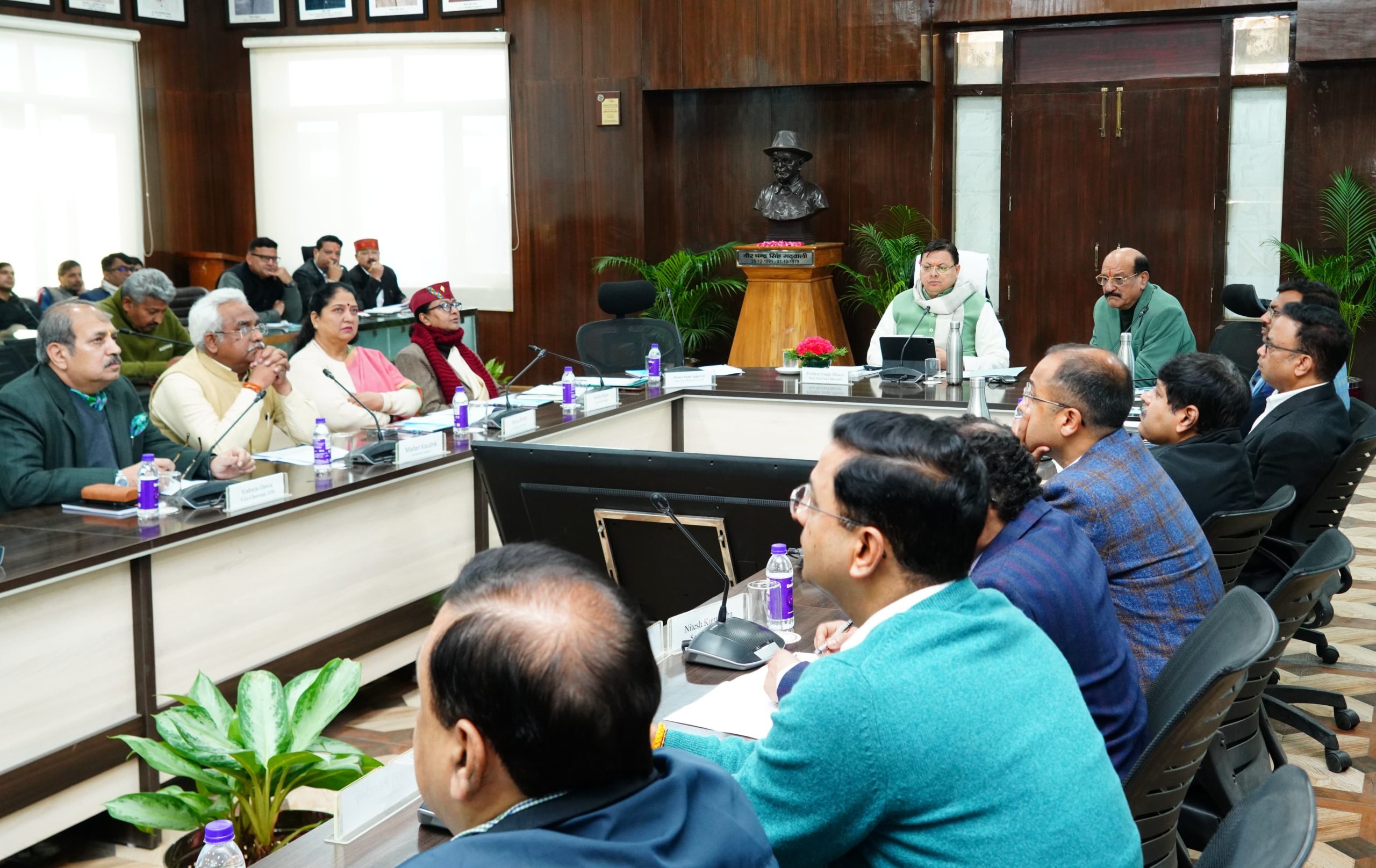मुख्यमंत्री पुष्कर सिंह धामी ने उत्तराखण्ड निवेश और आधारिक संरचना विकास बोर्ड की बैठक ली