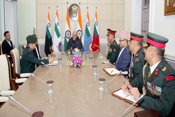 नेपाल के सेनाध्यक्ष जनरल अशोक राज सिगडेल ने आज नई दिल्ली में रक्षा मंत्री राजनाथ सिंह से भेंट की