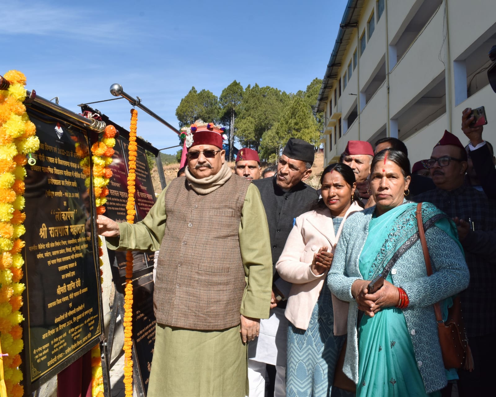 पर्यटन और लोक निर्माण मंत्री सतपाल महाराज ने पांच करोड़ रुपए से अधिक की विकास योजनाओं का शिलान्यास किया